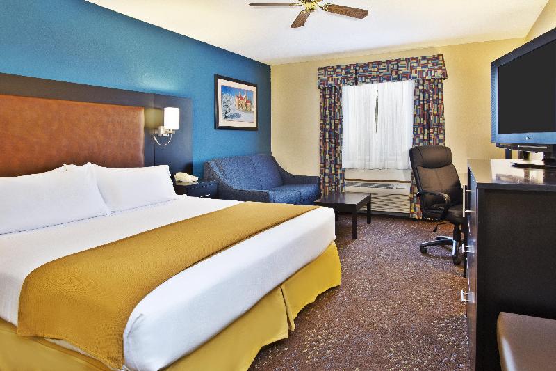Holiday Inn Express Mackinaw City image