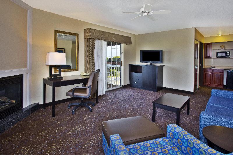 Holiday Inn Express Mackinaw City image