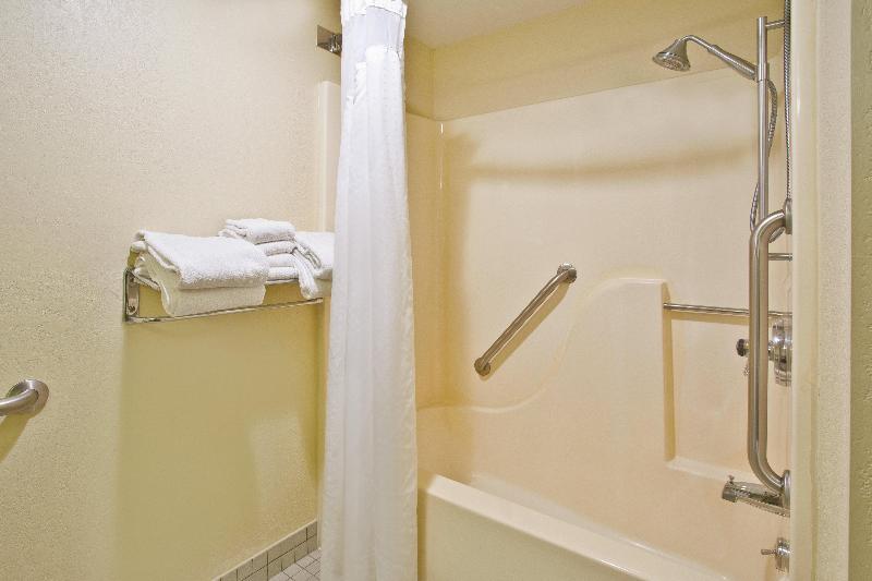 Holiday Inn Express Mackinaw City image