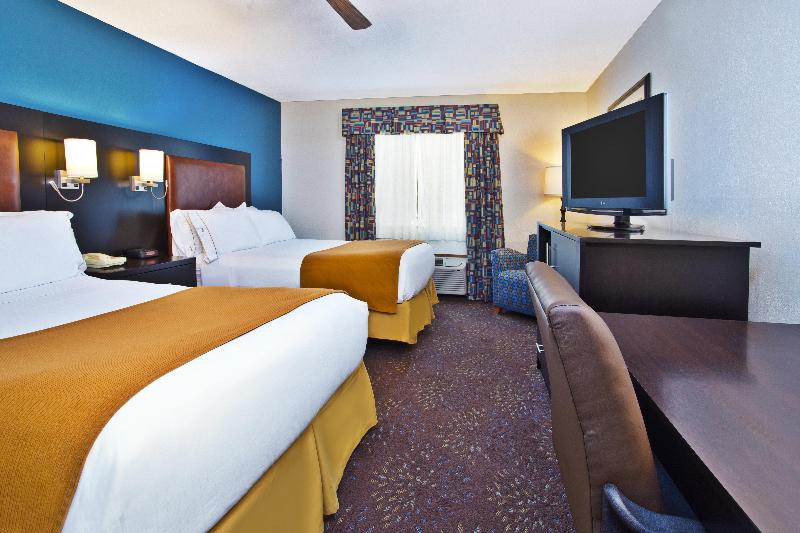 Holiday Inn Express Mackinaw City image