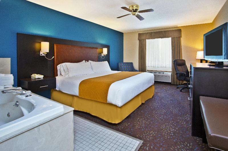 Holiday Inn Express Mackinaw City image
