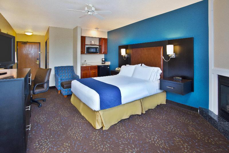 Holiday Inn Express Mackinaw City image