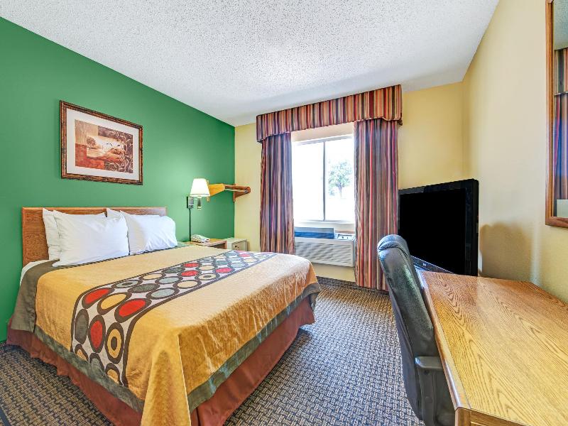 Super 8 by Wyndham McKinney/Plano Area image