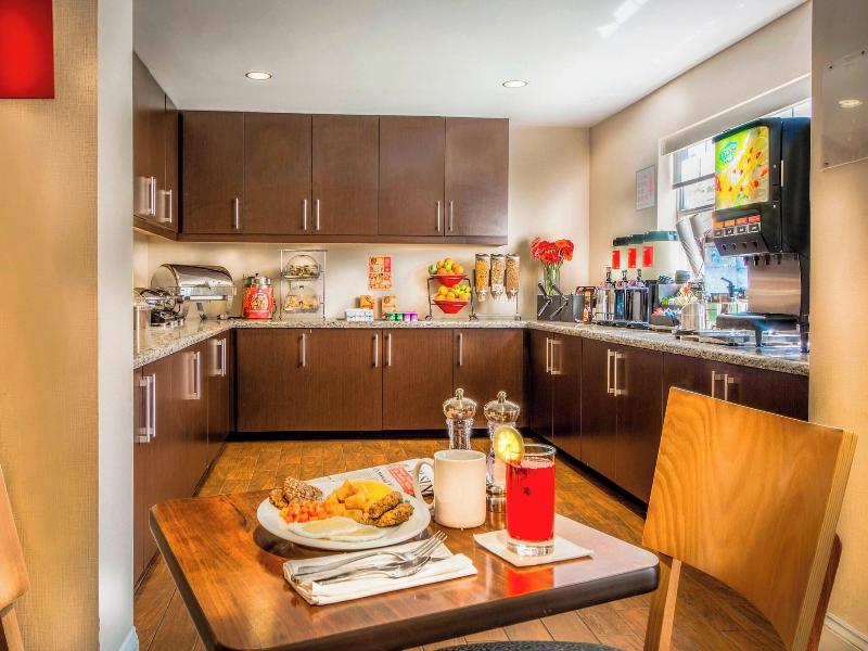 TownePlace Suites Baltimore BWI Airport image
