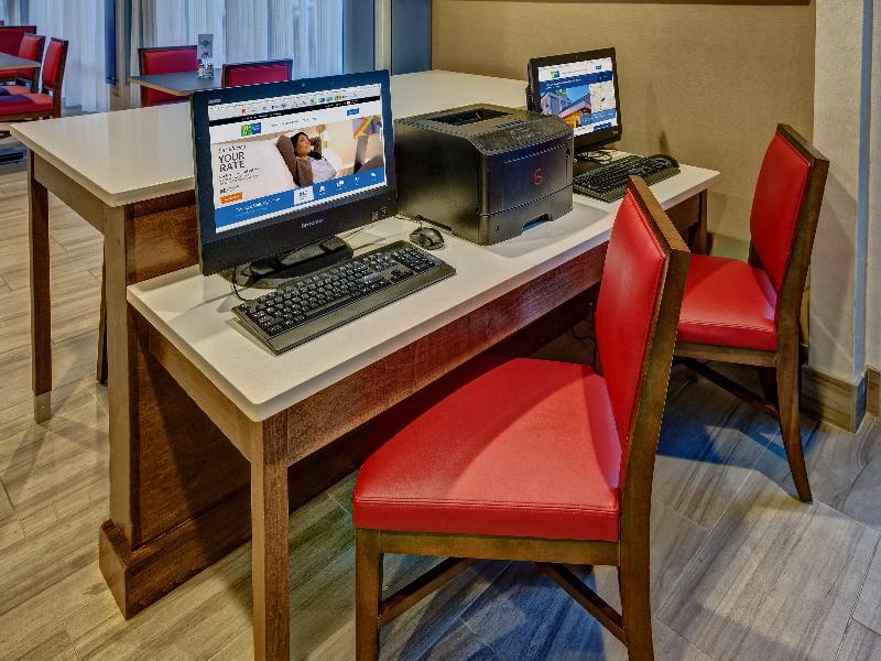 Holiday Inn Express Memphis Medical Center Midtown — view