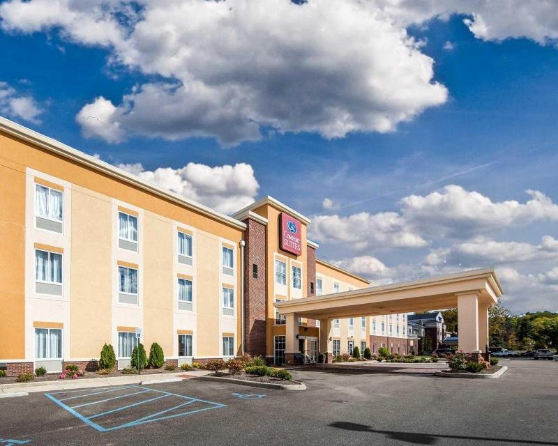 Comfort Suites Marietta-Parkersburg image