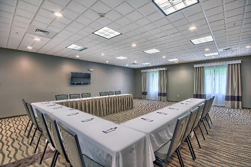 Comfort Suites Marietta-Parkersburg image