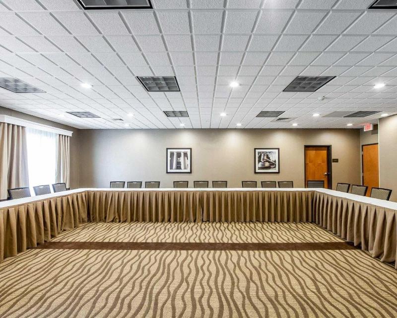 Comfort Suites Marietta-Parkersburg image