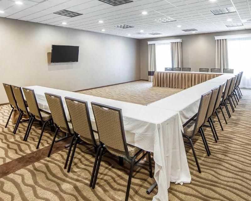 Comfort Suites Marietta-Parkersburg image