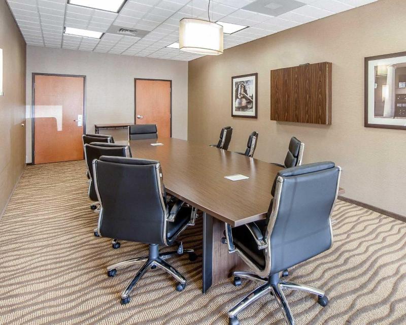 Comfort Suites Marietta-Parkersburg image
