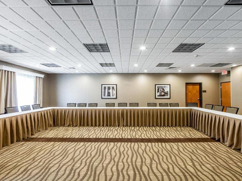 Comfort Suites Marietta-Parkersburg image
