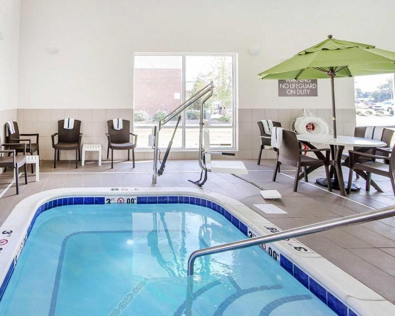 Comfort Suites Marietta-Parkersburg image