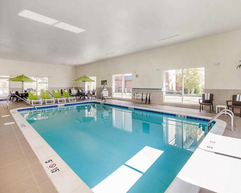Comfort Suites Marietta-Parkersburg image