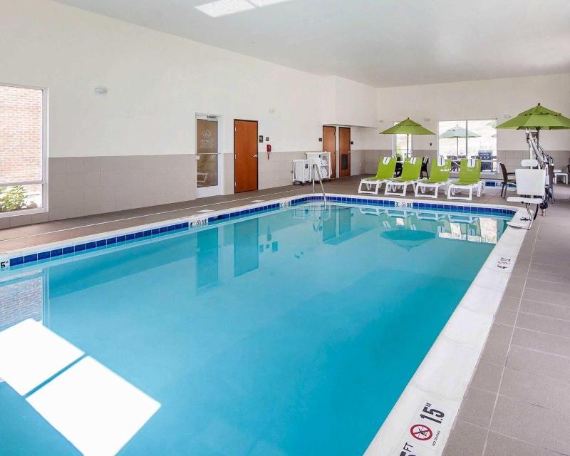 Comfort Suites Marietta-Parkersburg image