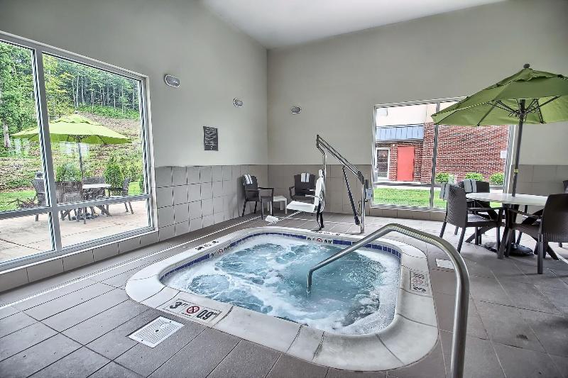Comfort Suites Marietta-Parkersburg image