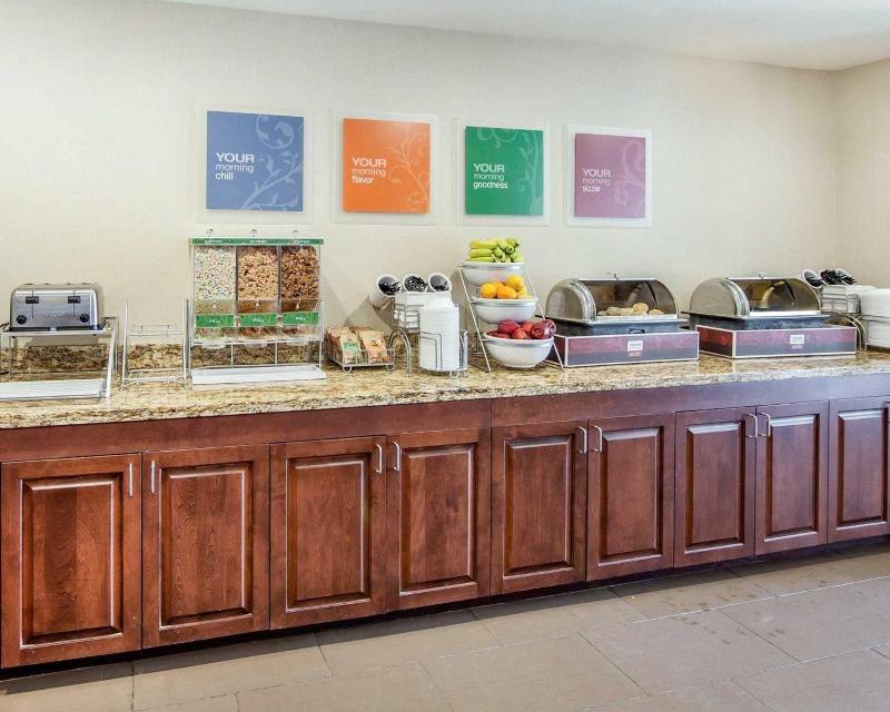 Comfort Suites Marietta-Parkersburg image