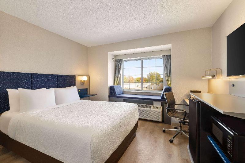 Microtel Inn & Suites By Wyndham New Ulm image