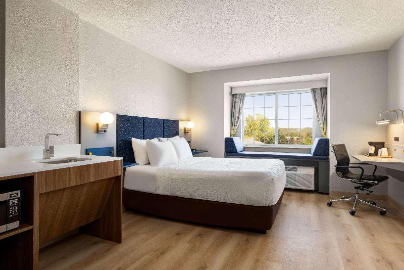 Microtel Inn & Suites By Wyndham New Ulm image