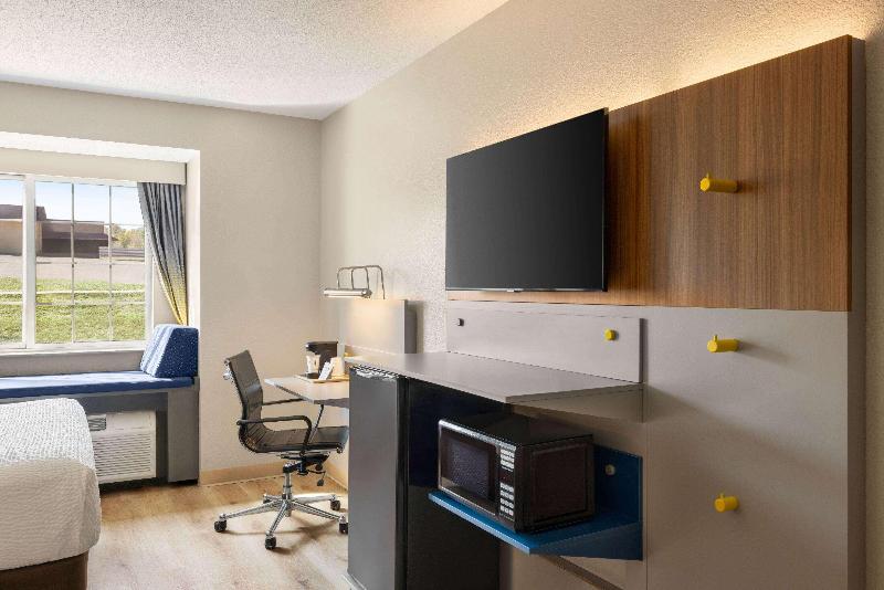 Microtel Inn & Suites By Wyndham New Ulm image