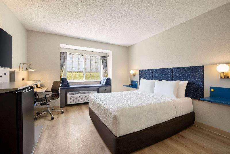 Microtel Inn & Suites By Wyndham New Ulm image