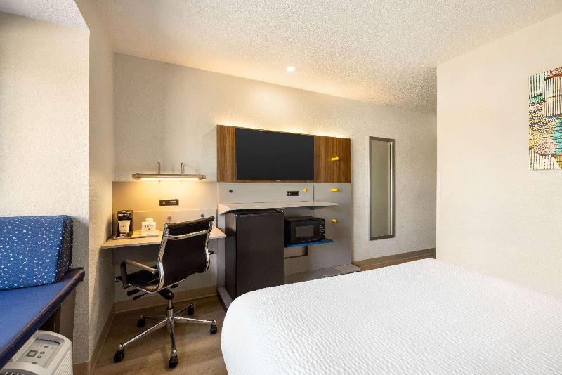 Microtel Inn & Suites By Wyndham New Ulm image