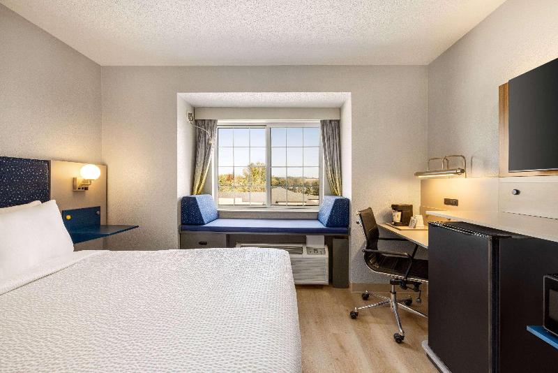 Microtel Inn & Suites By Wyndham New Ulm image