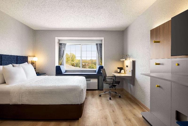 Microtel Inn & Suites By Wyndham New Ulm image