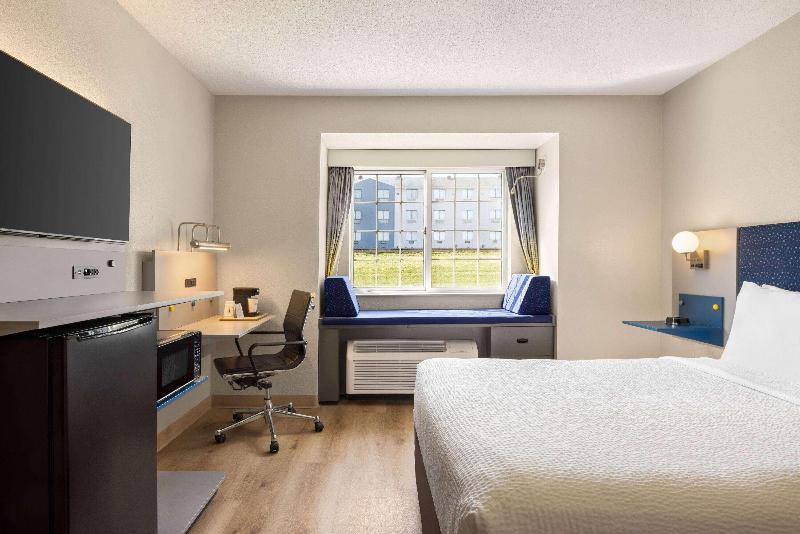 Microtel Inn & Suites By Wyndham New Ulm image