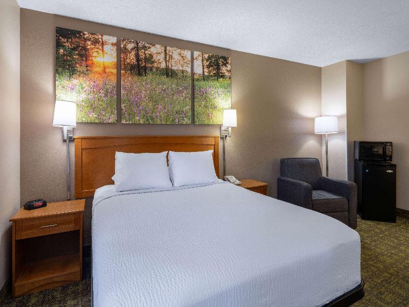 Days Inn & Suites by Wyndham Madison image