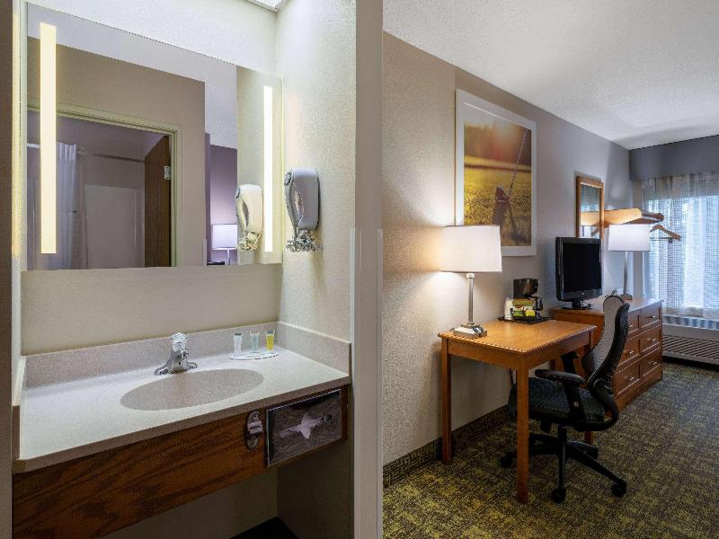 Days Inn & Suites by Wyndham Madison image