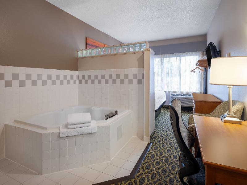 Days Inn & Suites by Wyndham Madison image