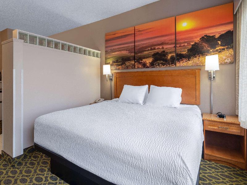 Days Inn & Suites by Wyndham Madison image