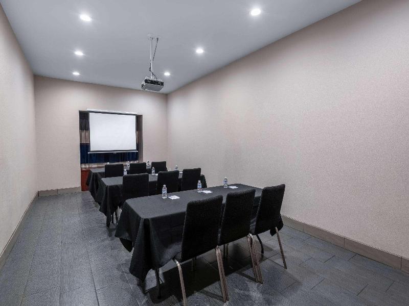 Microtel Inn & Suites By Wyndham Tracy image