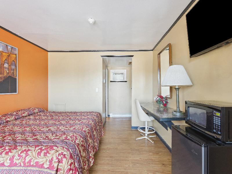 Curry’s Motel by OYO Saginaw MI image