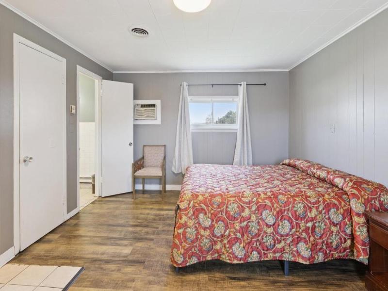 Curry’s Motel by OYO Saginaw MI image
