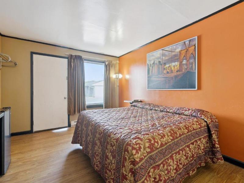 Curry’s Motel by OYO Saginaw MI image