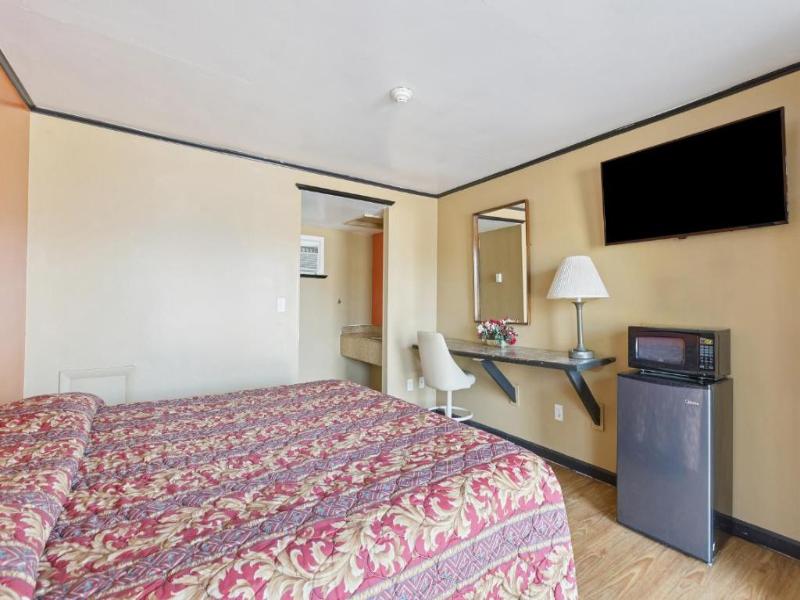 Curry’s Motel by OYO Saginaw MI image