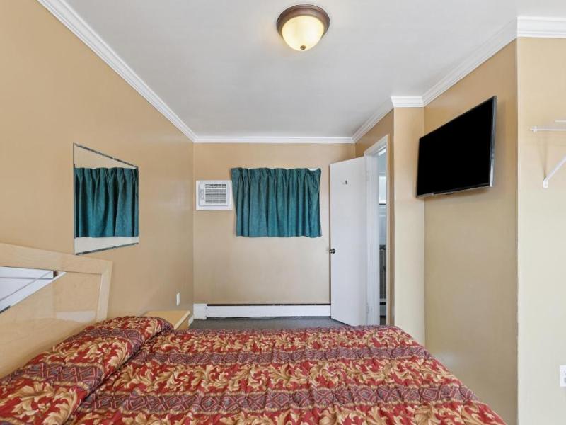 Curry’s Motel by OYO Saginaw MI image