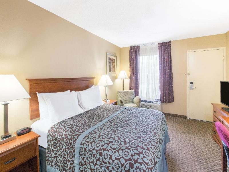 Days Inn by Wyndham Ripley 4
