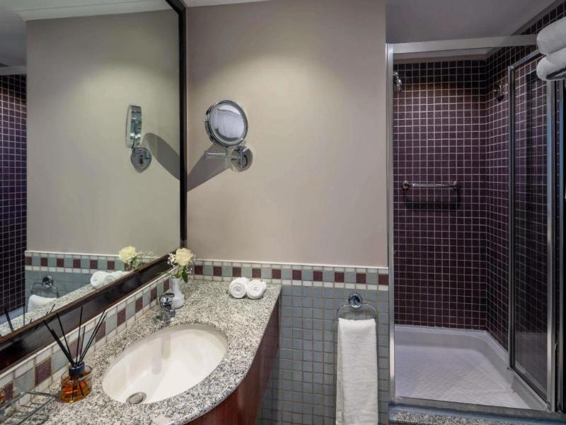 Anwar Al Madinah Movenpick Hotel image