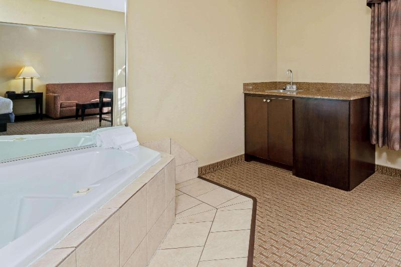 La Quinta Inn & Suites Morgan City image