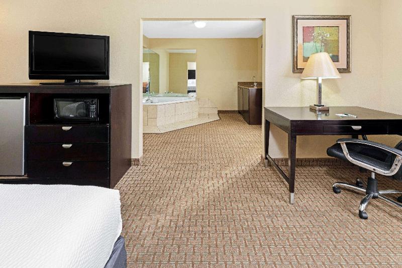 La Quinta Inn & Suites Morgan City image