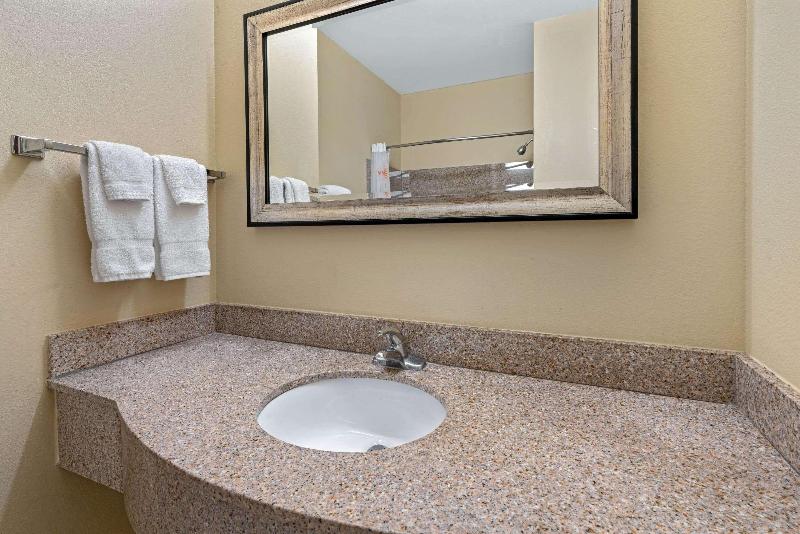 La Quinta Inn & Suites Morgan City image