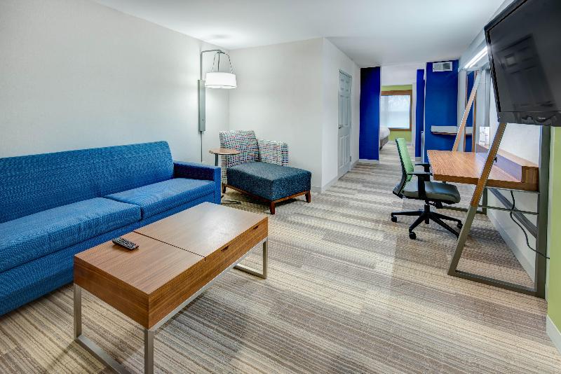 Holiday Inn Express Woodbridge photo 16