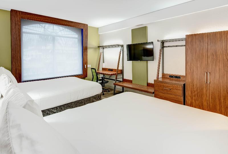 Holiday Inn Express Woodbridge photo 21
