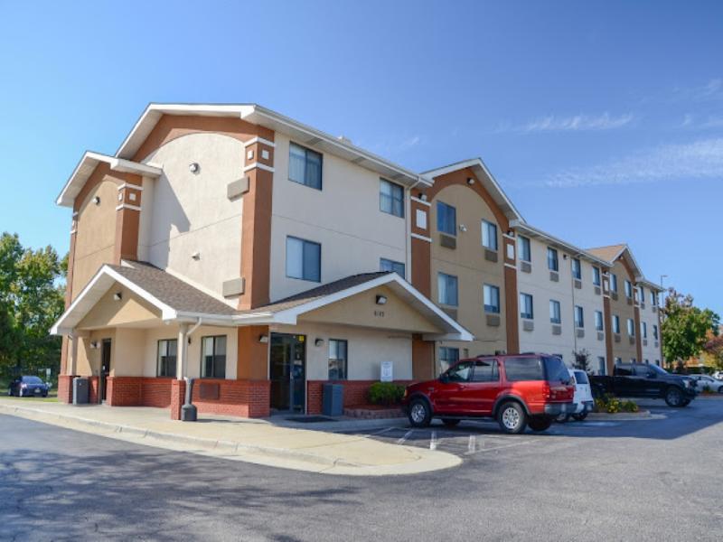 Super 8 by Wyndham Newport News/Jefferson Ave. image