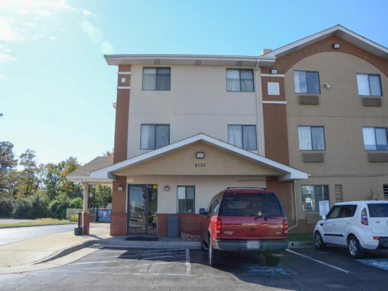 Super 8 by Wyndham Newport News/Jefferson Ave. image
