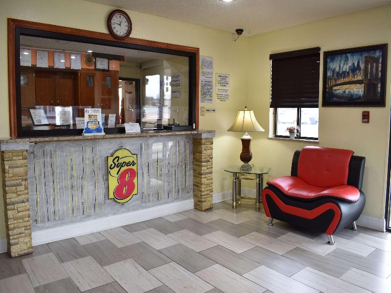 Super 8 by Wyndham Newport News/Jefferson Ave. image