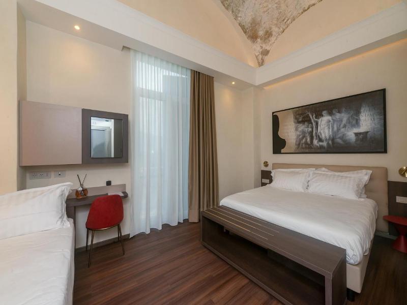 Hotel Vittoria image