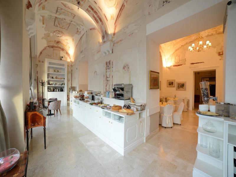 Hotel Vittoria image